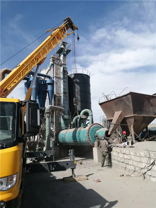 绥化市设备搬运等各类工程项目中，吊车起着关键作用