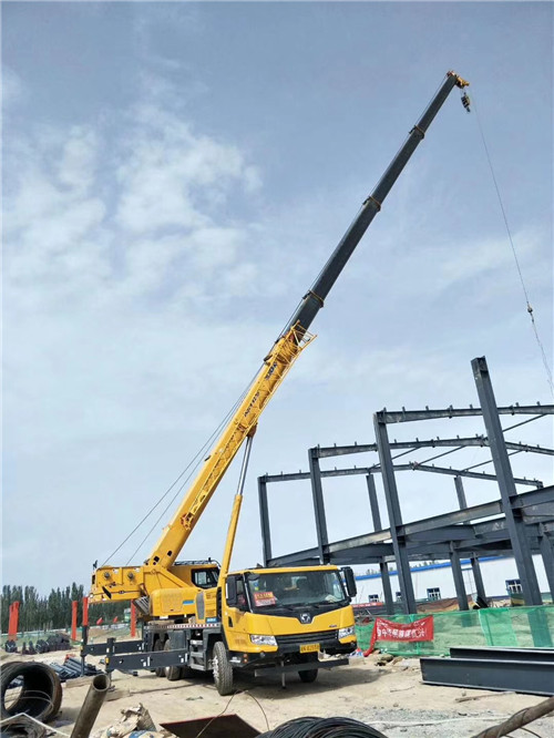 绥化市超高层建筑钢结构吊装案例